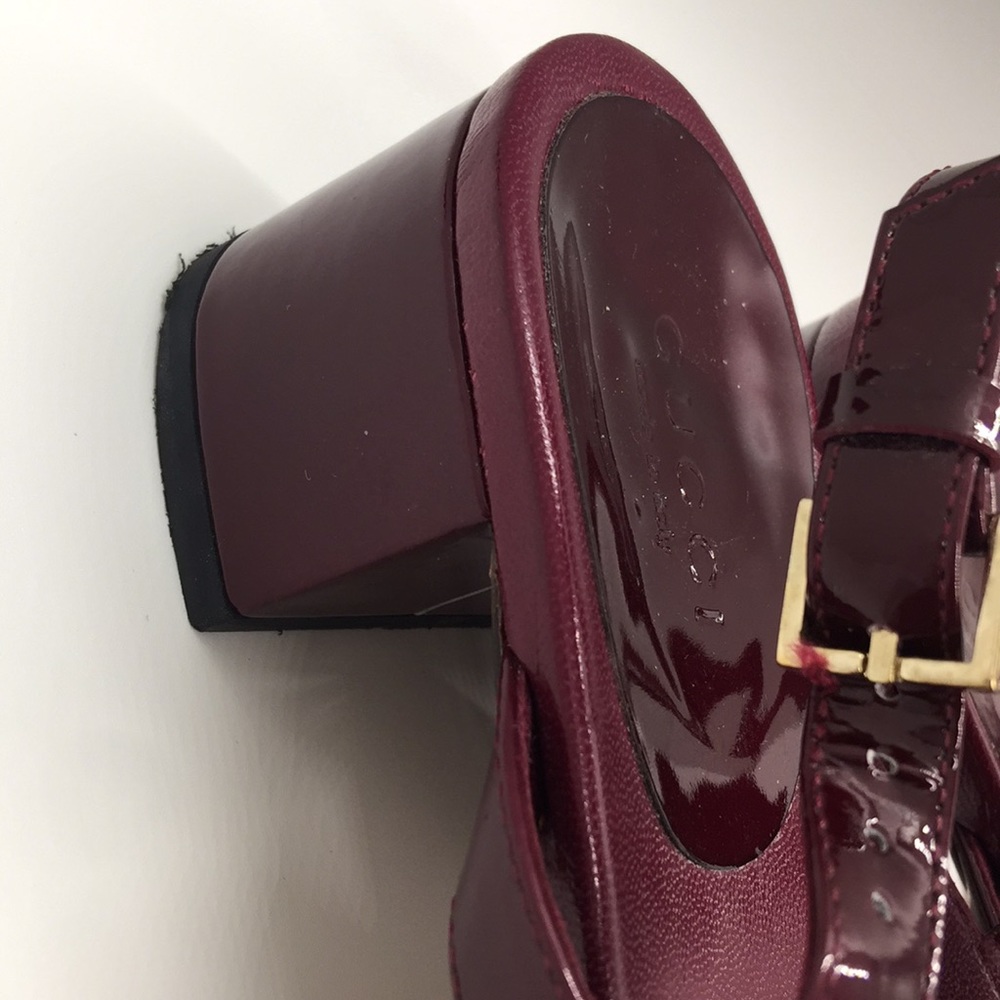 Gold Link Gucci Sandals - Picture 6 of 8